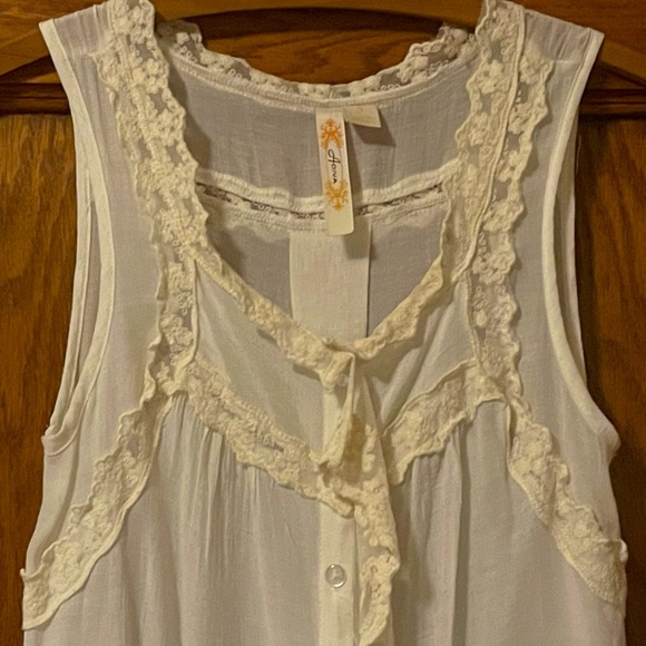 Sleeveless sheer lace button up victorian style blouse - Picture 4 of 11